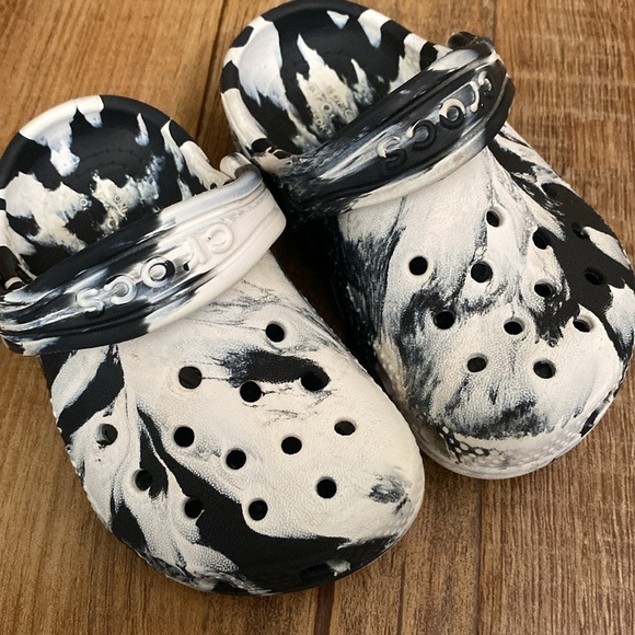 Crocs black & white marble Clogs sandals size C5 - Picture 1 of 9